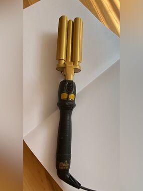 Gold Triple Barrel Hair Waver - Black Handle